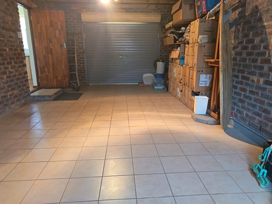 To Let 2 Bedroom Property for Rent in Wavecrest Eastern Cape